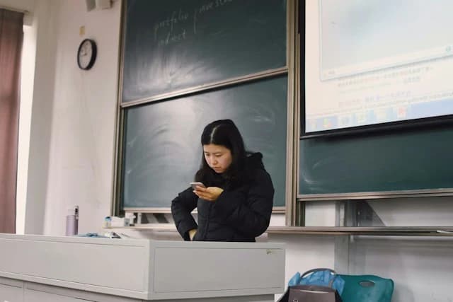 App điểm danh học sinh lớp học thêm: Điểm danh xong, học phí tự tính
